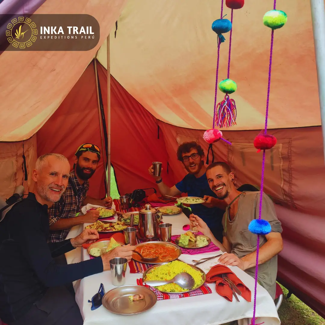 cena en el camino inca