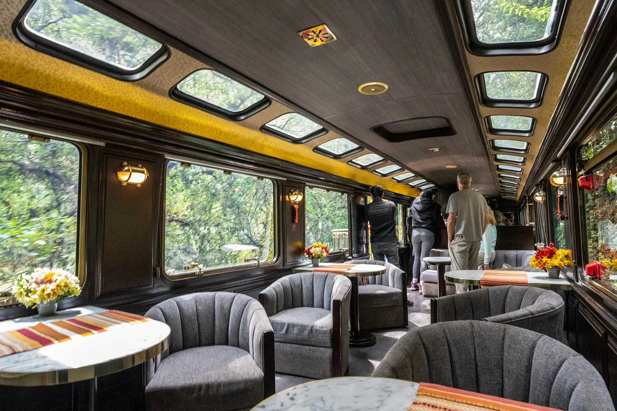 Tren Inca Rail First Class a Machu Picchu con experiencia gastronómica de lujo