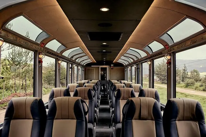 Tren Inca Rail The 360 a Machu Picchu con ventanas panorámicas