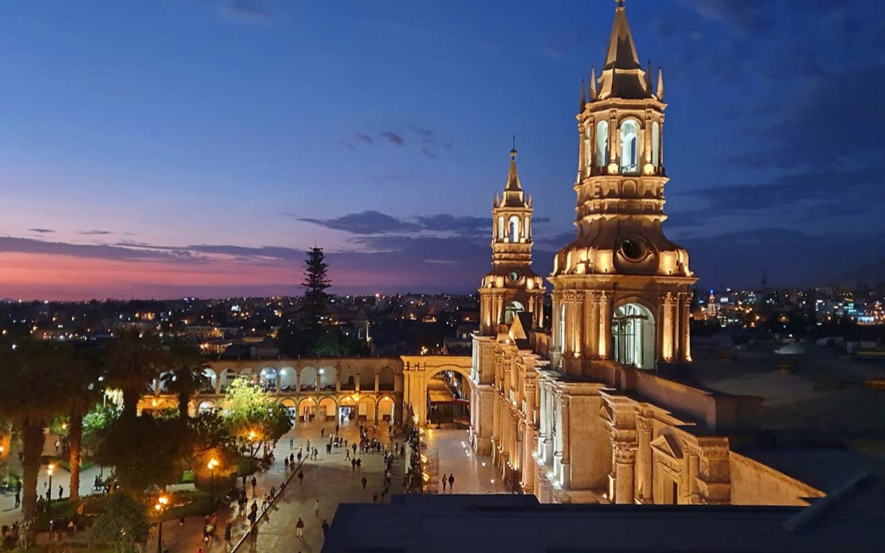 plaza de armas arequipa 10 days circuit tour