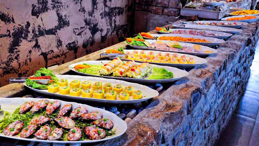 Buffet Dinner + typical dances Peruvian show 15 days living tourism tour